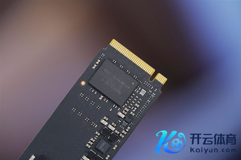 还有比它更强的OEM固态吗！长江存储PC550 1TB评测：毋庸散热片也能满速的PCIe 5.0 SSD